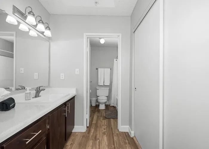 Apartment Modern 2br For 7 Pools Fitness Center & Pet-friendly