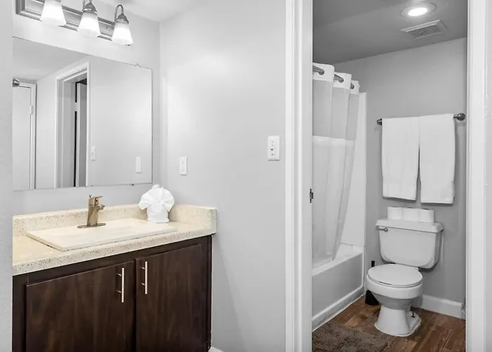 Modern 2br For 7 Pools Fitness Center & Pet-friendly Apartment *
