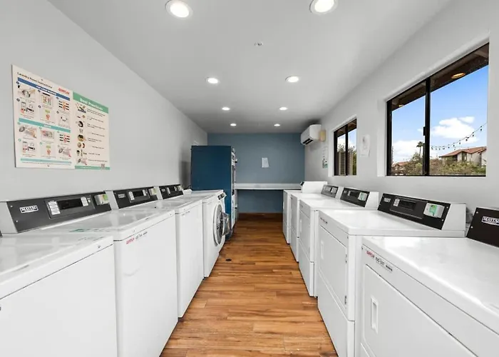 Modern 2br For 7 Pools Fitness Center & Pet-friendly *