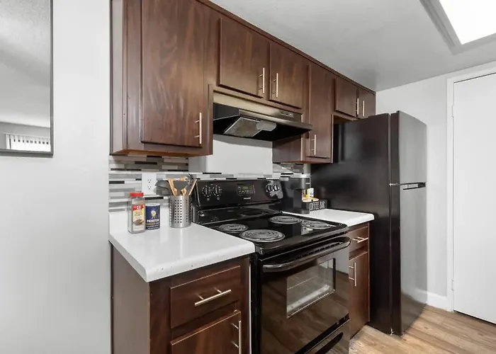Modern 2br For 7 Pools Fitness Center & Pet-friendly *