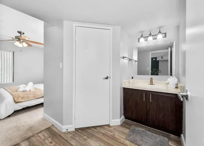 Modern 2br For 7 Pools Fitness Center & Pet-friendly Apartment *