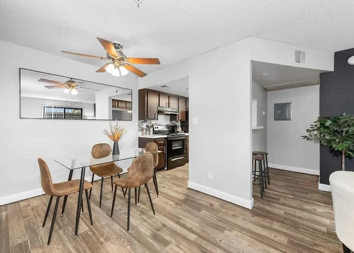 Modern 2br For 7 Pools Fitness Center & Pet-friendly *